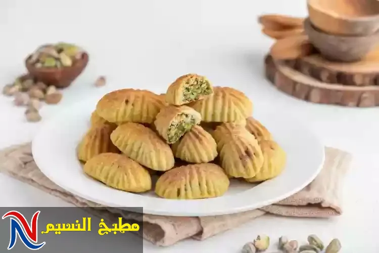 معمول الفستق الحلبي بالطحين